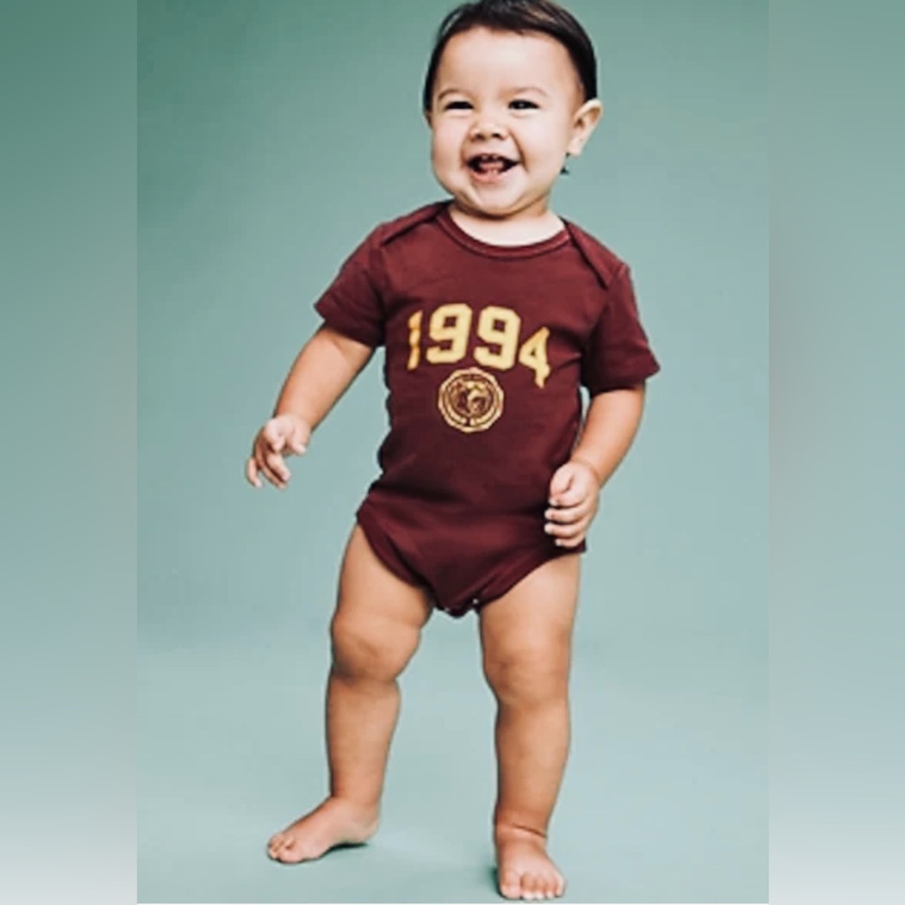 🛑 4 For $10 Old Navy Reissue ‘94 S/S Logo Graphic Bodysuit Maroon Size 12-18 Mo